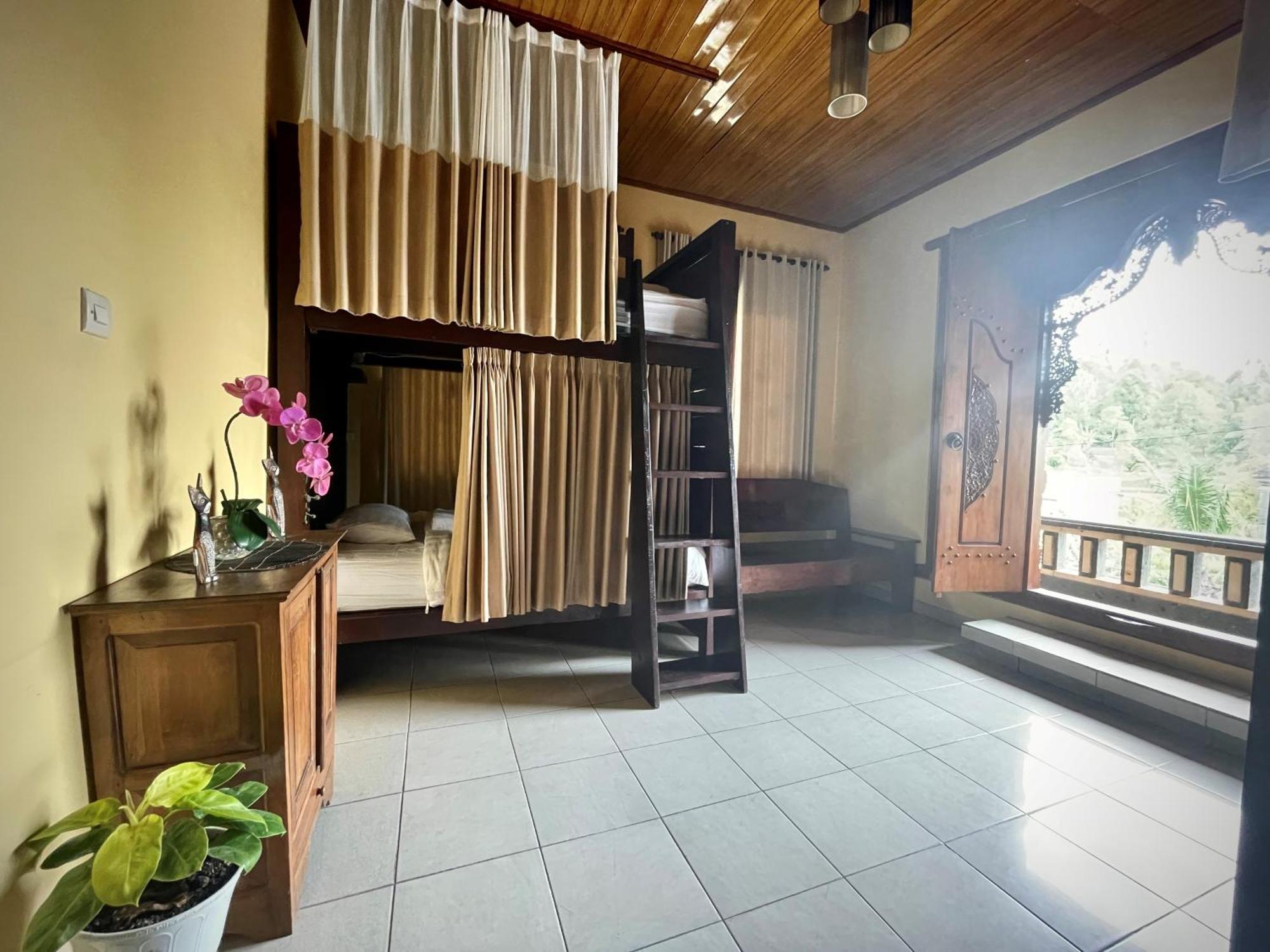 Desa Hostel Munduk  Exterior photo