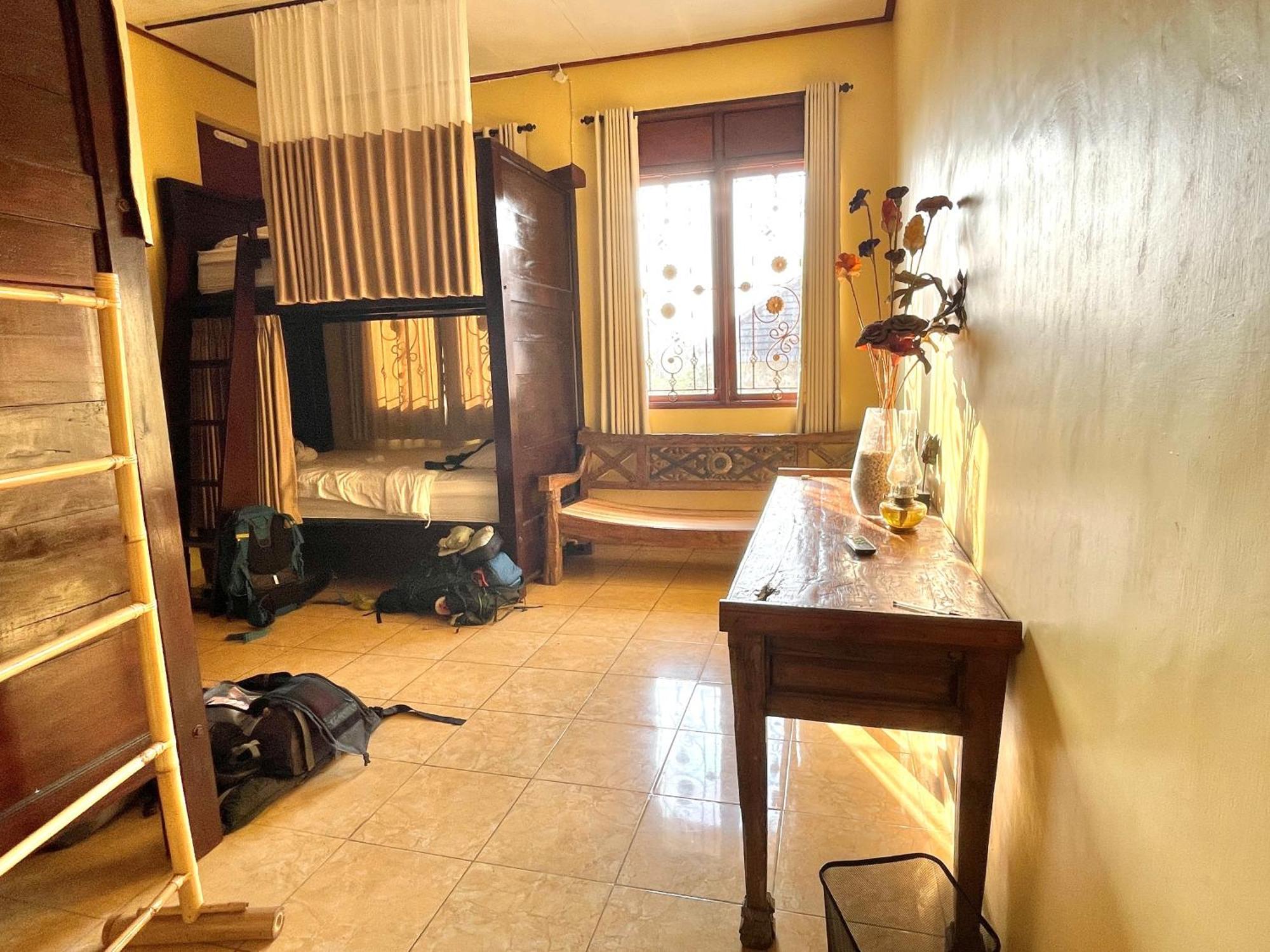 Desa Hostel Munduk  Exterior photo